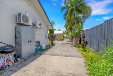 Unit For Lease - QLD - Bentley Park - 4869 - SPACIOUS 2 BEDROOM UNIT WITH PRIVATE YARD  (Image 2)