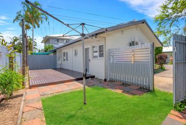 Unit For Lease - QLD - Bentley Park - 4869 - SPACIOUS 2 BEDROOM UNIT WITH PRIVATE YARD  (Image 2)