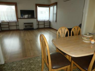 House Leased - VIC - Bairnsdale - 3875 - 3-BEDROOM HOME WITH MODERN COMFORTS IN A QUIET LOCATION  (Image 2)