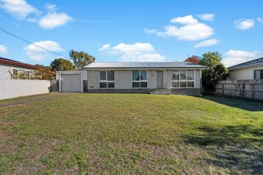 House For Sale - TAS - Beaconsfield - 7270 - Family Home in Beaconsfield!  (Image 2)