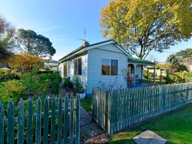 House For Sale - TAS - Glenora - 7140 - Charming 3-Bedroom Home in the Heart of Glenora  (Image 2)