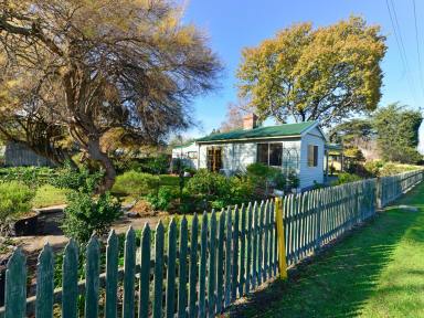 House For Sale - TAS - Glenora - 7140 - Charming 3-Bedroom Home in the Heart of Glenora  (Image 2)