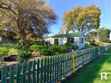 House For Sale - TAS - Glenora - 7140 - Charming 3-Bedroom Home in the Heart of Glenora  (Image 2)