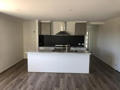 House For Lease - VIC - Bairnsdale - 3875 - QUIET COURT LOCATION  (Image 2)