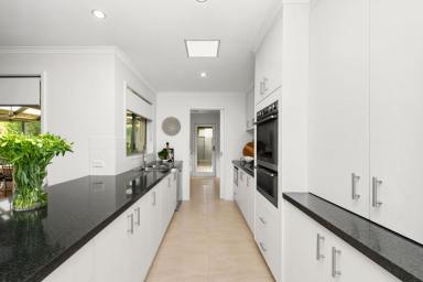 House For Sale - VIC - Spring Gully - 3550 - Exquisite Family Living Just Minutes from Bendigo CBD!  (Image 2)