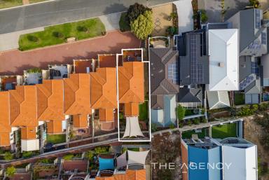 Townhouse For Sale - WA - Mindarie - 6030 - STYLISH COASTAL TOWNHOUSE WITH OCEAN VIEWS  (Image 2)