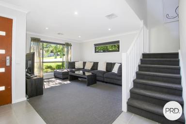 Townhouse For Lease - NSW - Thurgoona - 2640 - SMART, MODERN, STYLISH  (Image 2)