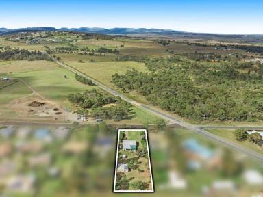 House For Sale - QLD - Warwick - 4370 - EXCELLENT LOCATION and LAND AREA, INVEST or OWN and OCCUPY  (Image 2)