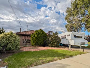 House For Sale - VIC - Swan Hill - 3585 - Tradies dream home  (Image 2)