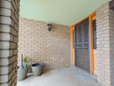 House For Sale - VIC - Swan Hill - 3585 - Tradies dream home  (Image 2)
