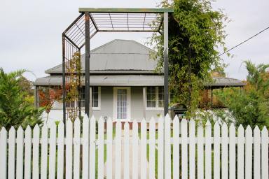 House For Sale - NSW - Inverell - 2360 - Fully Renovated Throughout  (Image 2)