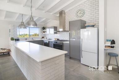 House For Sale - WA - Augusta - 6290 - Stunning Bay Views  (Image 2)