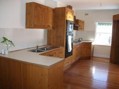 House For Lease - VIC - Bairnsdale - 3875 - THREE BEDROOM HOME CLOSE TO CBD  (Image 2)