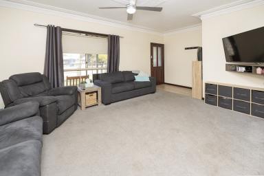 House For Sale - VIC - Swan Hill - 3585 - Spacious, Stylish & Full of Extras - The Ultimate Family Package!  (Image 2)