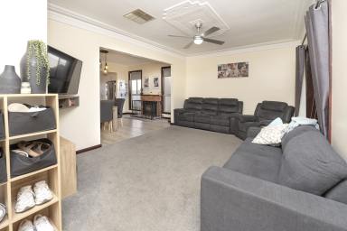 House For Sale - VIC - Swan Hill - 3585 - Spacious, Stylish & Full of Extras - The Ultimate Family Package!  (Image 2)