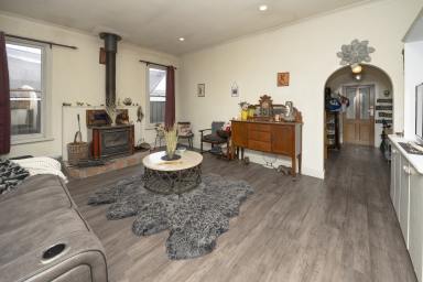 House For Sale - VIC - Swan Hill - 3585 - Centrally Located Charmer with Room to Grow  (Image 2)