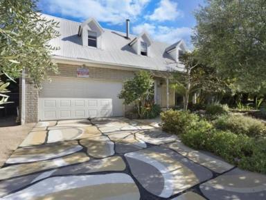 House For Sale - TAS - Newnham - 7248 - Large house with fantastic features and separate studio. Close to all facilities.  (Image 2)