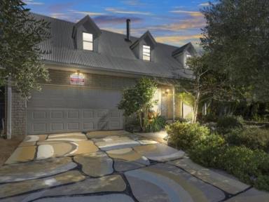 House For Sale - TAS - Newnham - 7248 - Large house with fantastic features and separate studio. Close to all facilities.  (Image 2)