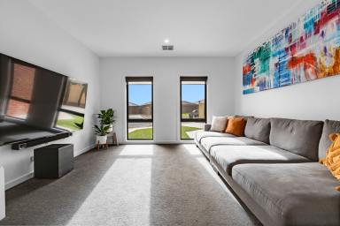 House For Sale - VIC - Red Cliffs - 3496 - Quality family home with LOADS of extras!  (Image 2)
