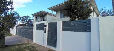 House For Lease - QLD - Broadbeach Waters - 4218 - Modern & Spacious Waterfront Home  (Image 2)