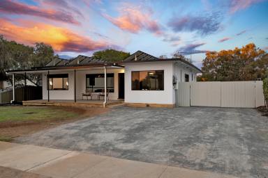House For Sale - NSW - Wentworth - 2648 - River Front Home.  (Image 2)