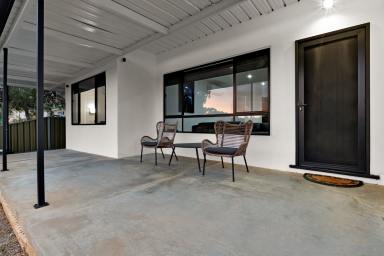 House For Sale - NSW - Wentworth - 2648 - River Front Home.  (Image 2)