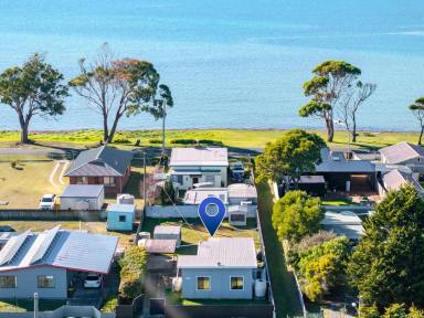 House For Sale - TAS - Kelso - 7270 - Charming Beachside Retreat  (Image 2)