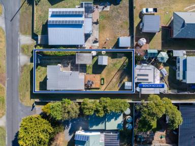 House For Sale - TAS - Kelso - 7270 - Charming Beachside Retreat  (Image 2)