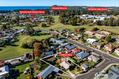 House For Sale - TAS - Upper Burnie - 7320 - VERY WELL PRESENTED HOME ON LARGE LEVEL BLOCK  (Image 2)