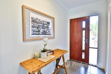 House For Sale - VIC - Mildura - 3500 - Easy Living, Great Location  (Image 2)