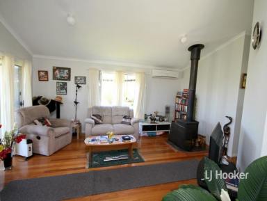 House For Lease - NSW - Inverell - 2360 - Hardiplank Home Located in Delungra  (Image 2)