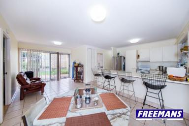 House For Lease - QLD - Kingaroy - 4610 - Large Family Home in Quiet Street  (Image 2)