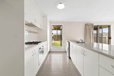 House For Sale - VIC - Cobden - 3266 - Convenient, Low Maintenance Living  (Image 2)