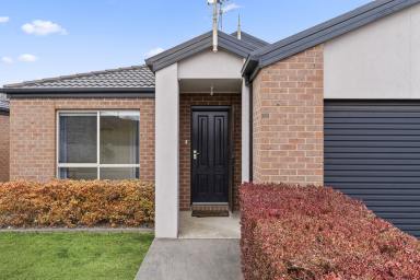 House For Sale - VIC - Cobden - 3266 - Convenient, Low Maintenance Living  (Image 2)
