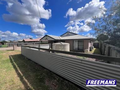 Unit For Lease - QLD - Kingaroy - 4610 - 3 Bedroom Brick Duplex - Great Unit!  (Image 2)