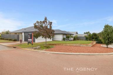 House For Sale - WA - Aveley - 6069 - LUXURY FAMILY LIVING  (Image 2)