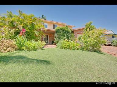 House For Sale - QLD - Lammermoor - 4703 - Spacious Family Home Just Moments from the Beach  (Image 2)