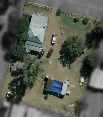 House For Sale - QLD - Ilfracombe - 4727 - Renovators Dream.  (Image 2)