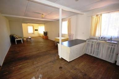 House For Sale - QLD - Ilfracombe - 4727 - Renovators Dream.  (Image 2)