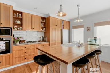 House For Sale - TAS - Somerset - 7322 - EXCEPTIONAL HOME IN POPULAR SOMERSET  (Image 2)