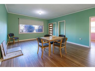 Unit For Sale - NSW - Forster - 2428 - Stylishly Renovated Gem in Prime Forster Location - Walk to Water, Beaches & Town!  (Image 2)