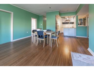 Unit For Sale - NSW - Forster - 2428 - Stylishly Renovated Gem in Prime Forster Location - Walk to Water, Beaches & Town!  (Image 2)