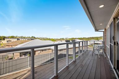 Townhouse For Lease - NSW - Bermagui - 2546 - Golf or the beach?  (Image 2)