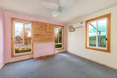 House Auction - VIC - Casterton - 3311 - Online Auction  (Image 2)