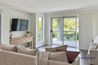 Townhouse Leased - NSW - Dubbo - 2830 - Luxury 3-Bedroom Townhouse in Southlakes Estate  (Image 2)