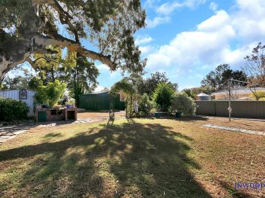 House For Sale - SA - Mount Pleasant - 5235 - Exquisitely presented turn-key home on extra large 1138 m2 block, established gardens.  (Image 2)