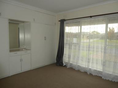 House For Lease - VIC - Bairnsdale - 3875 - NEAT HOME  (Image 2)