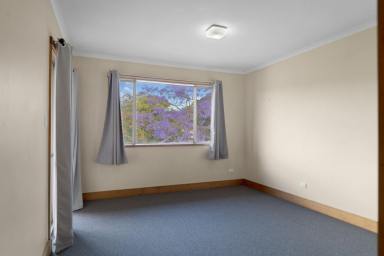 Unit For Lease - QLD - North Toowoomba - 4350 - Spacious and open Unit  (Image 2)