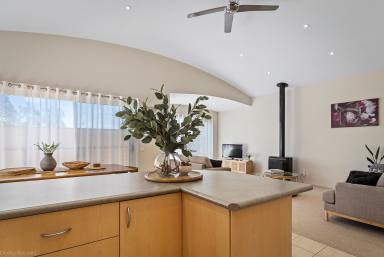 Townhouse For Lease - VIC - Apollo Bay - 3233 - Stylish Townhouse for Permanent Rent - Available Now  (Image 2)