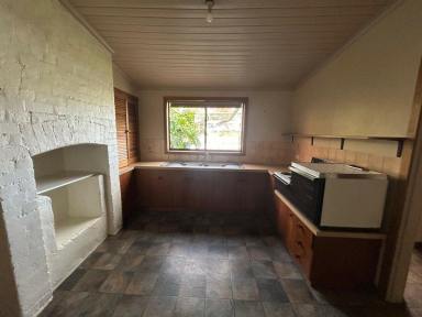 House For Lease - VIC - East Bairnsdale - 3875 - CUTE MINERS COTTAGE  (Image 2)
